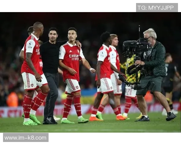 马丁内利庆祝球队八连胜成功晋级16强全员表现亮眼展现实力